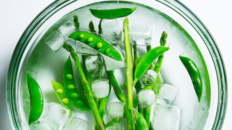 https://www.tastingtable.com/692338/boiling-green-vegetables-blanched-secret-household-ingredient-hack/