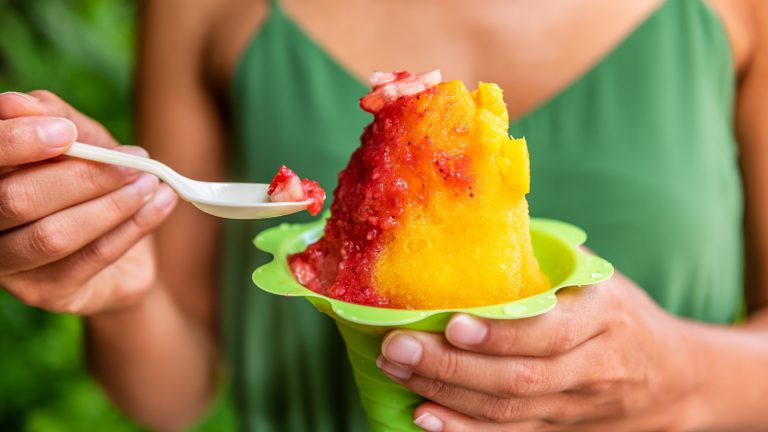 https://www.tastingtable.com/1385003/two-step-process-make-shaved-ice-real-fruit/