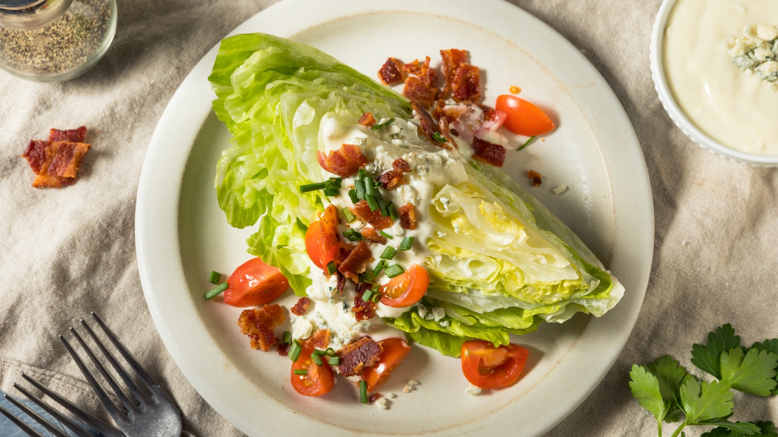 https://www.tastingtable.com/1563009/how-to-eat-wedge-salad-etiquette/