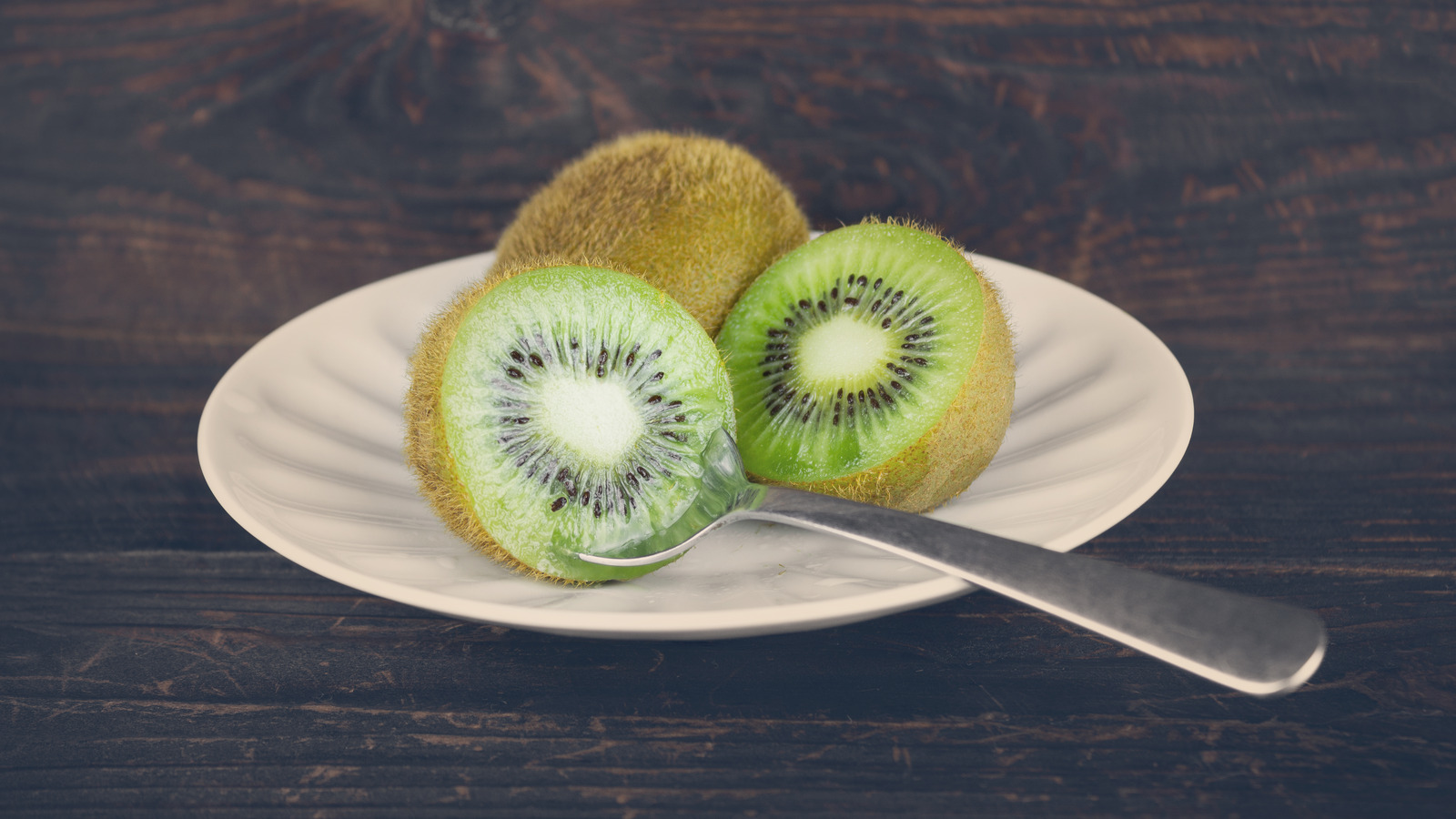 https://www.tastingtable.com/1538512/how-to-spoon-peel-kiwi/