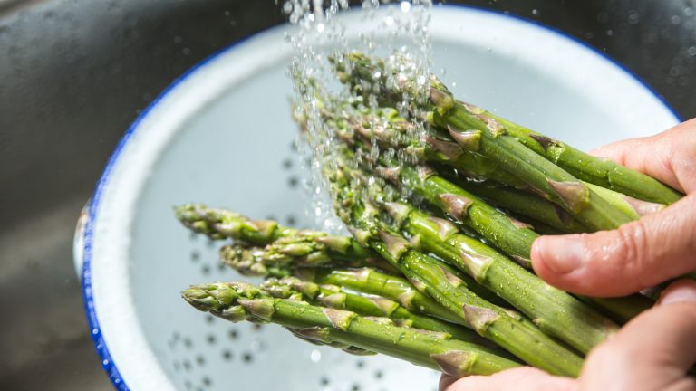 https://www.tastingtable.com/1545545/how-to-clean-asparagus-properly/