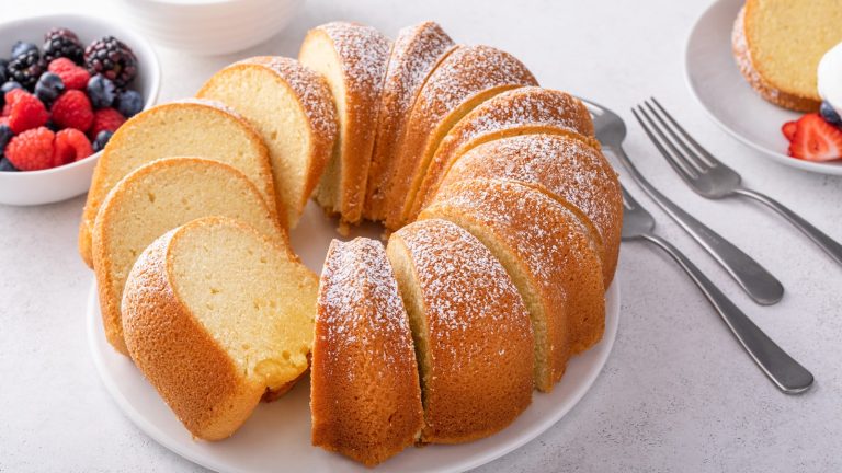 https://www.tastingtable.com/1598767/bundt-cake-pan-coating/