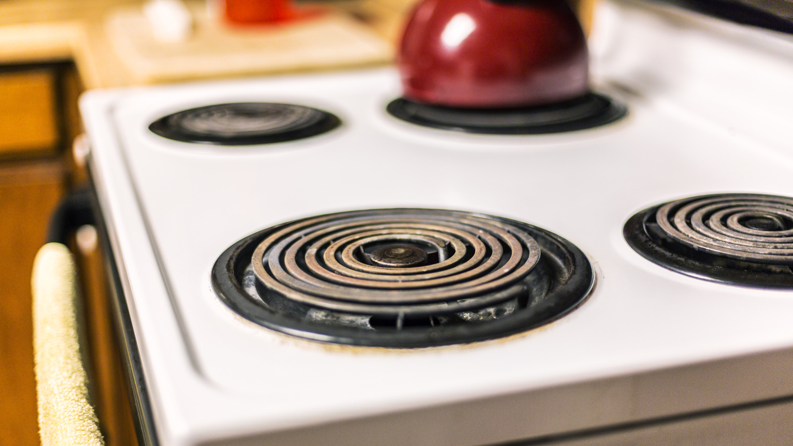 https://www.tastingtable.com/1443089/how-to-clean-stove-drip-pans/