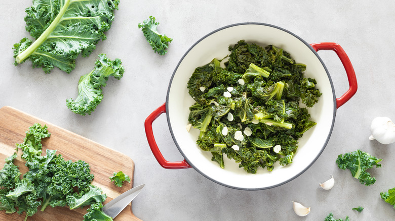 Sauteed kale in pot