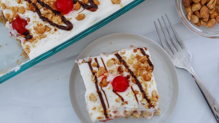 https://www.tastingtable.com/1599439/banana-split-summer-cake-no-bake/