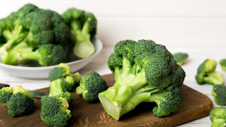 https://www.tastingtable.com/1585372/best-way-clean-fresh-broccoli/