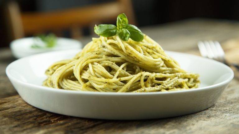 https://www.tastingtable.com/1412063/tips-eat-pasta-italy/